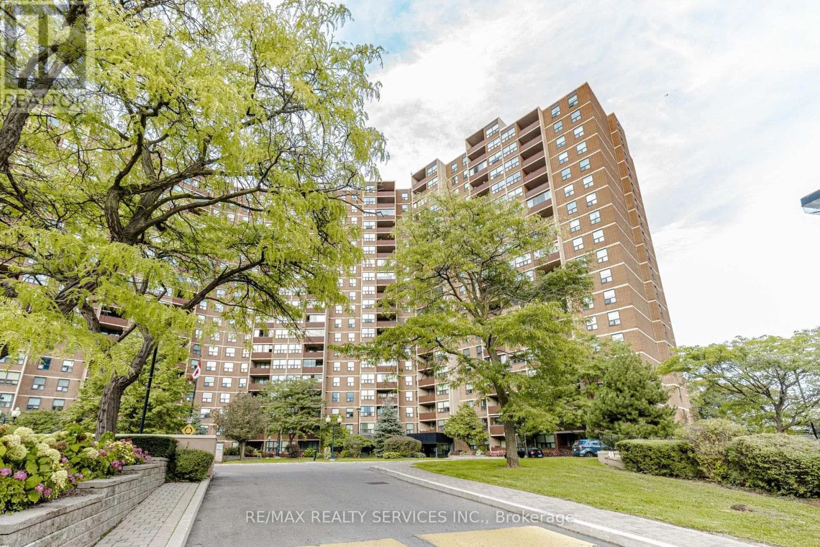 Single Family at 1405- 716 The West Mall, Toronto (Eringate-Centennial-West Deane), Ontario - Photo 2 - RE/MAX Garden City Realty