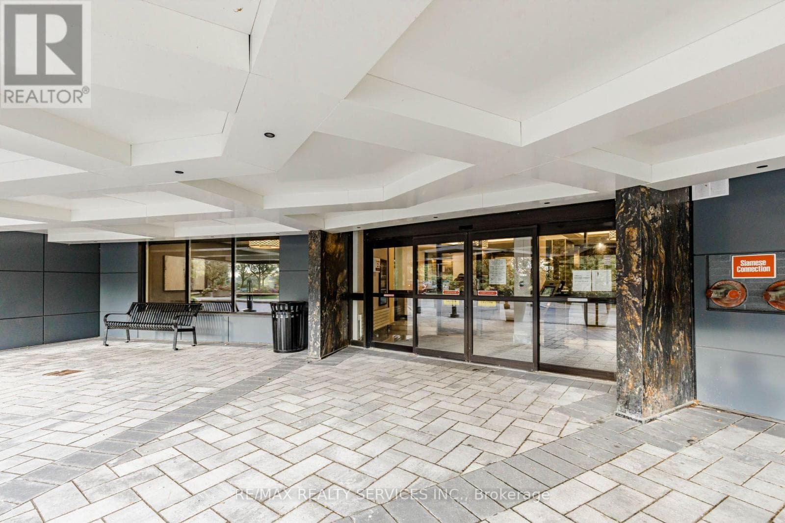Single Family at 1405- 716 The West Mall, Toronto (Eringate-Centennial-West Deane), Ontario - Photo 3 - RE/MAX Garden City Realty