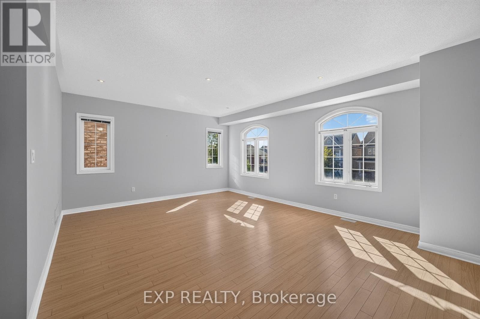 Single Family at 209 Woodspring Avenue, Newmarket (Woodland Hill), Ontario - Photo 6 - RE/MAX Garden City Realty