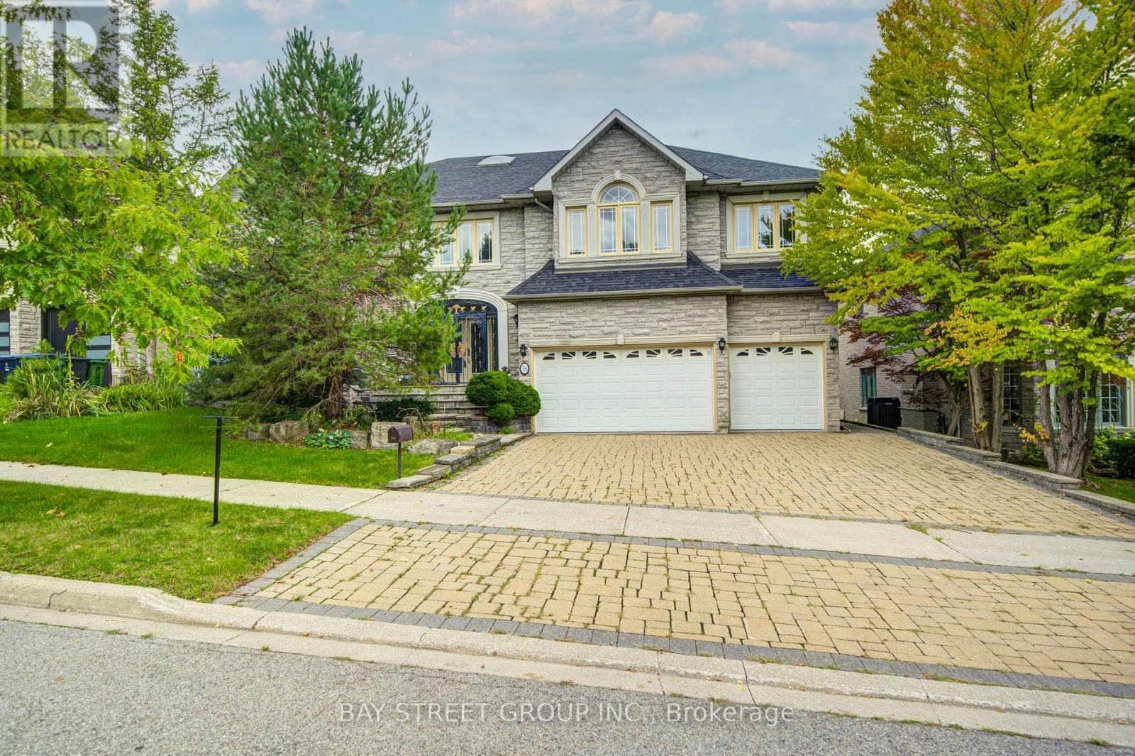 Single Family at 58 Bowan Court, Toronto (Bayview Woods-Steeles), Ontario - Photo 2 - RE/MAX Garden City Realty