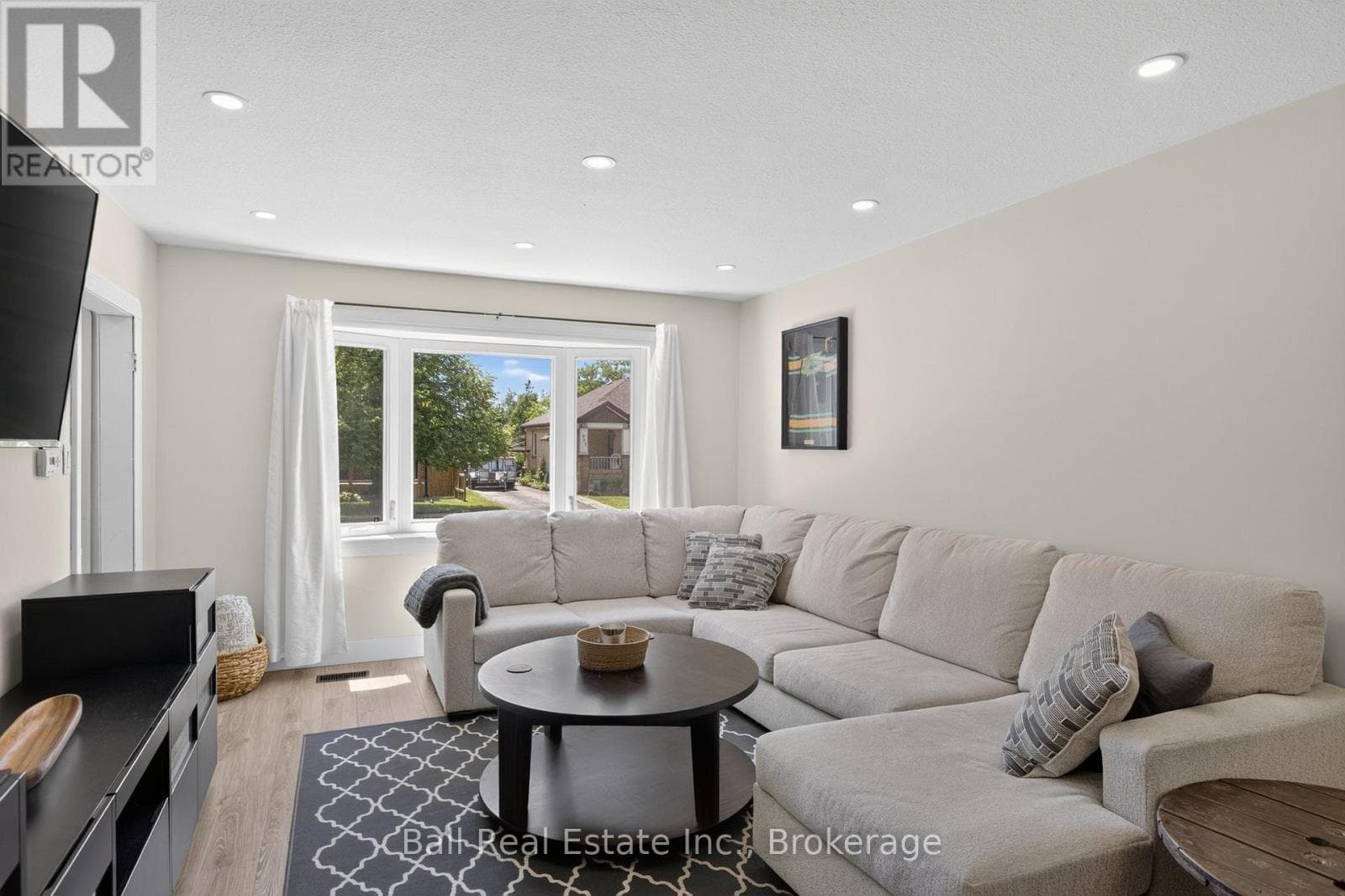 Single Family at 246 King George Street, Peterborough (Otonabee Ward 1), Ontario - Photo 7 - RE/MAX Garden City Realty