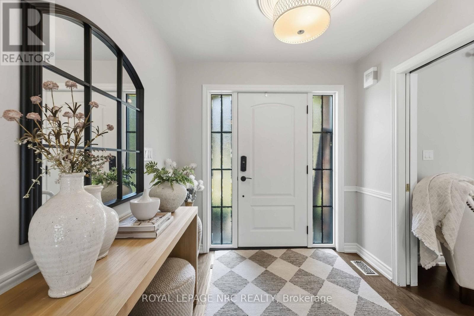 Single Family at 42 Foresthill Crescent, Pelham (Fonthill), Ontario - Photo 4 - RE/MAX Garden City Realty