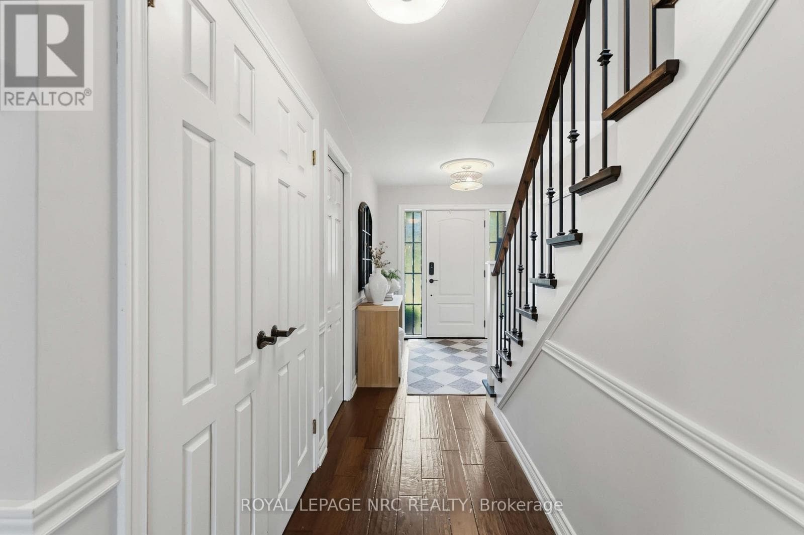 Single Family at 42 Foresthill Crescent, Pelham (Fonthill), Ontario - Photo 5 - RE/MAX Garden City Realty