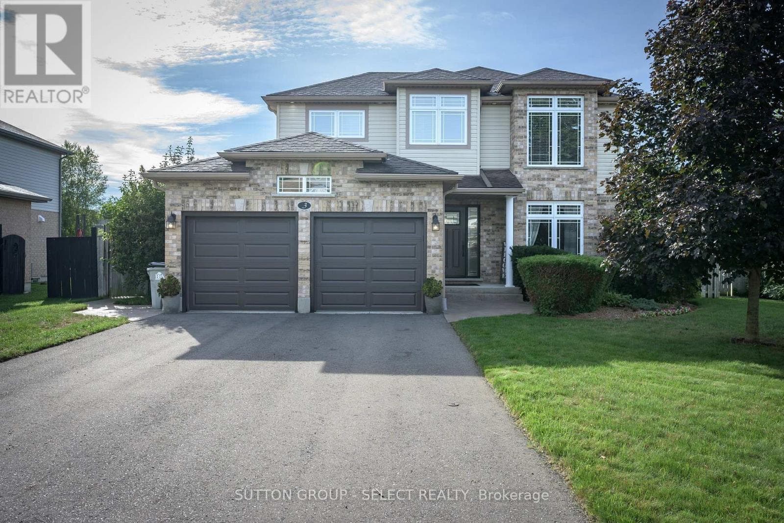 3 Fieldstone Crescent