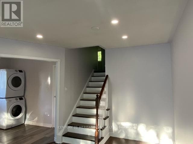 Single Family at Main- 779 Greenfield Crescent, Newmarket (Huron Heights-Leslie Valley), Ontario - Photo 4 - RE/MAX Garden City Realty