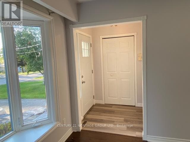 Single Family at Main- 779 Greenfield Crescent, Newmarket (Huron Heights-Leslie Valley), Ontario - Photo 6 - RE/MAX Garden City Realty