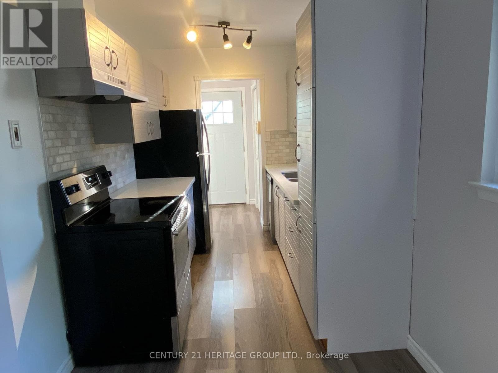 Single Family at Main- 779 Greenfield Crescent, Newmarket (Huron Heights-Leslie Valley), Ontario - Photo 7 - RE/MAX Garden City Realty