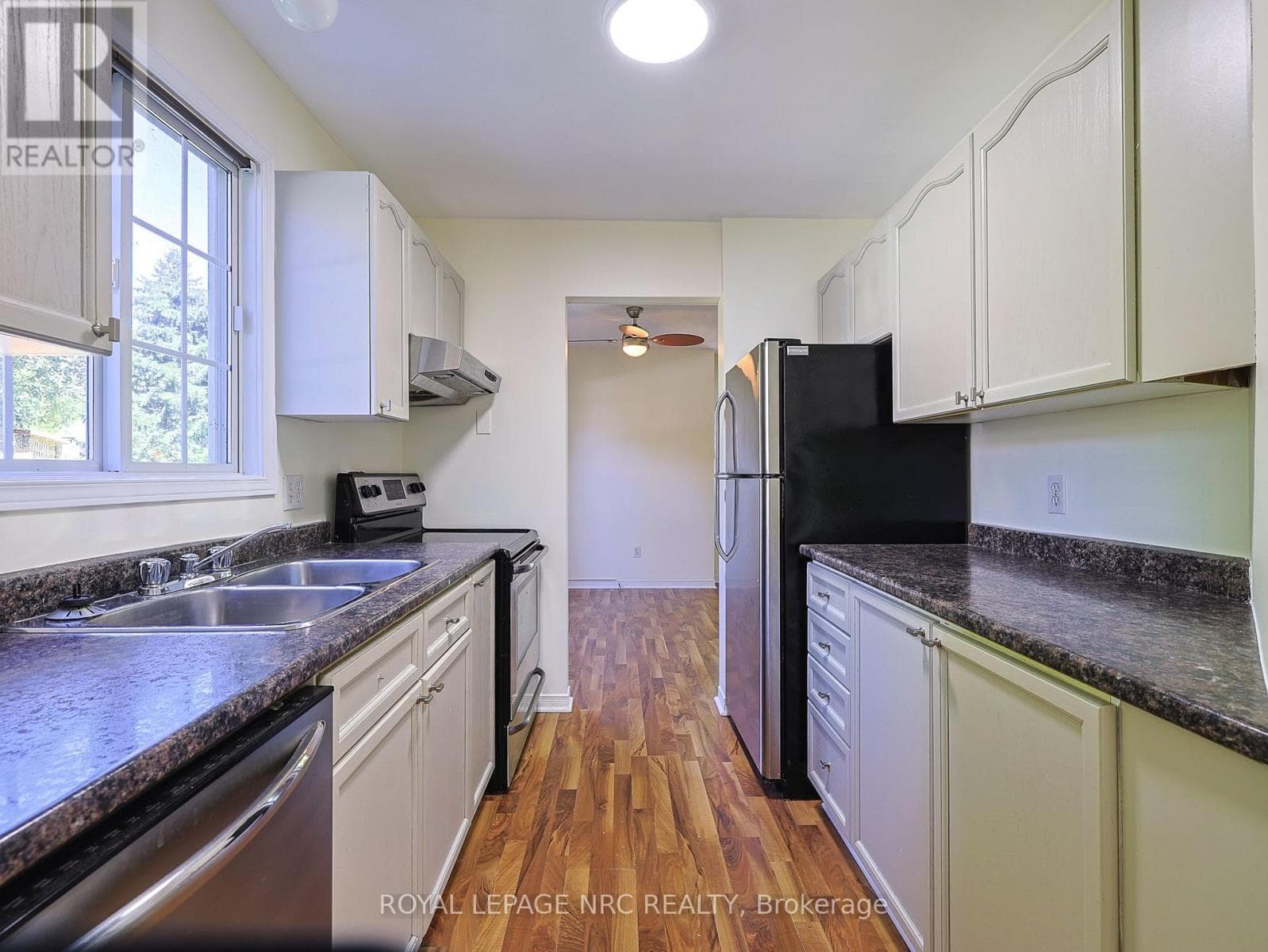 Single Family at 11 Willver Drive, St. Catharines (Port Weller), Ontario - Photo 10 - RE/MAX Garden City Realty