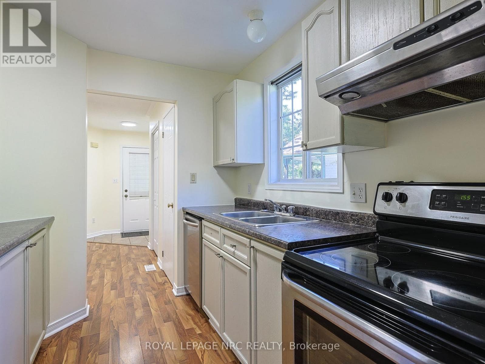 Single Family at 11 Willver Drive, St. Catharines (Port Weller), Ontario - Photo 9 - RE/MAX Garden City Realty