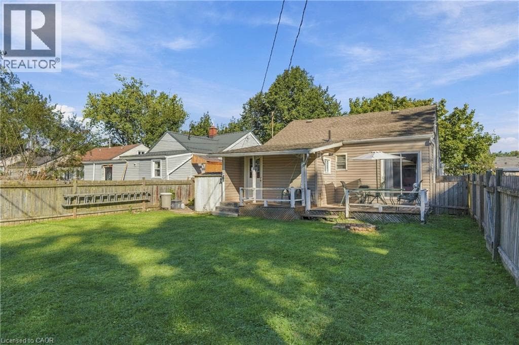 Single Family at 21 EXETER Avenue, Welland, Ontario - Photo 9 - RE/MAX Garden City Realty