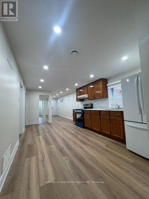 Single Family at 9 Capstan Court, Toronto (Glenfield-Jane Heights), Ontario - Photo 5 - RE/MAX Garden City Realty