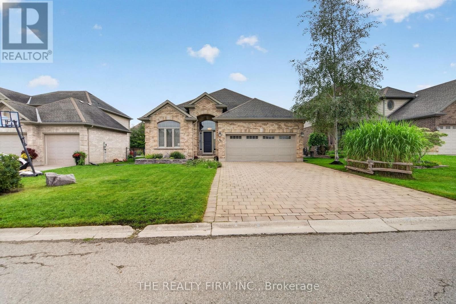 Single Family at 46 Ashwood Crescent, Middlesex Centre (Ilderton), Ontario - Photo 2 - RE/MAX Garden City Realty