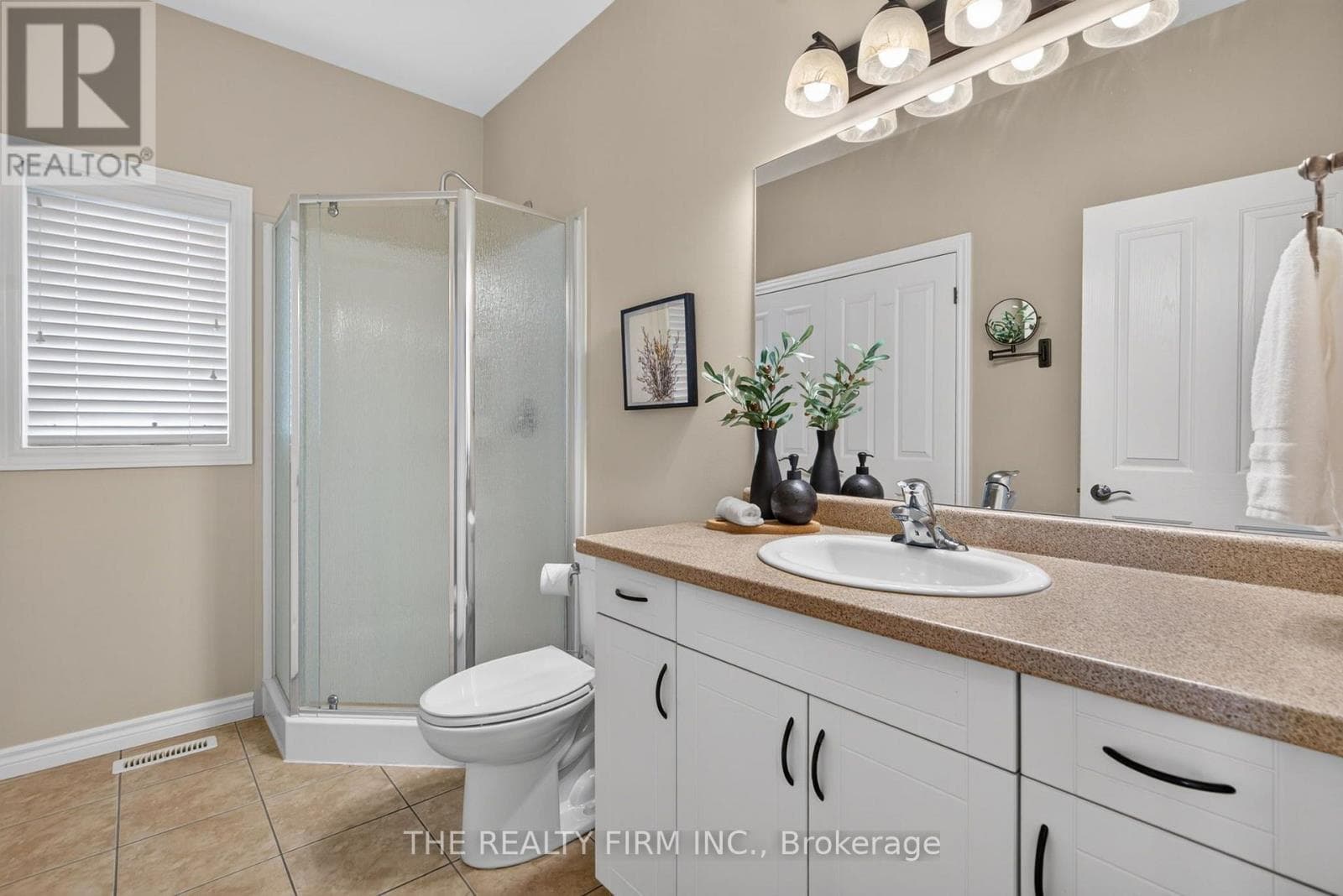 Single Family at 46 Ashwood Crescent, Middlesex Centre (Ilderton), Ontario - Photo 6 - RE/MAX Garden City Realty