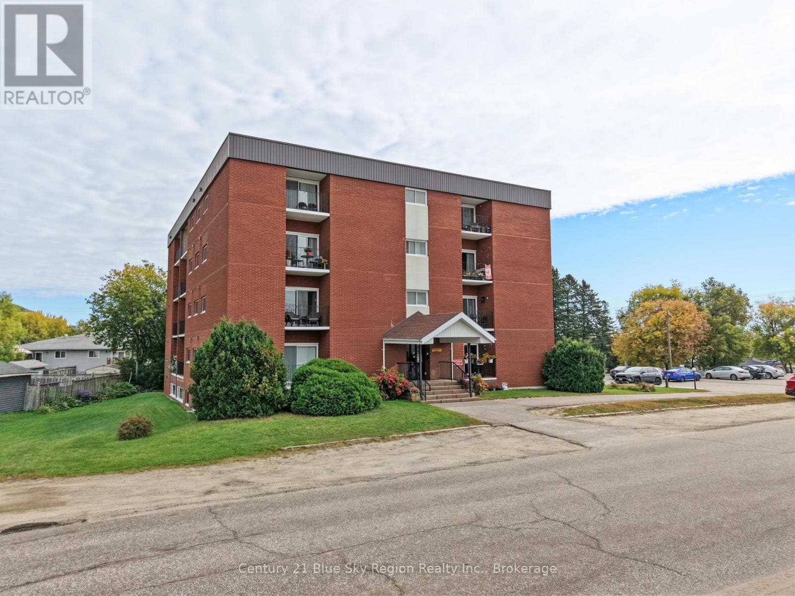 Single Family at 401- 122 Giroux Street, North Bay (Widdifield), Ontario - Photo 3 - RE/MAX Garden City Realty