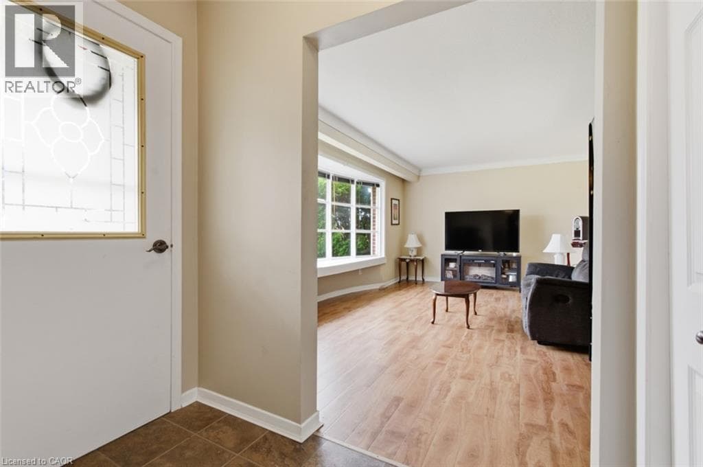 Single Family at 4381 JACKSON Street, Beamsville, Ontario - Photo 5 - RE/MAX Garden City Realty