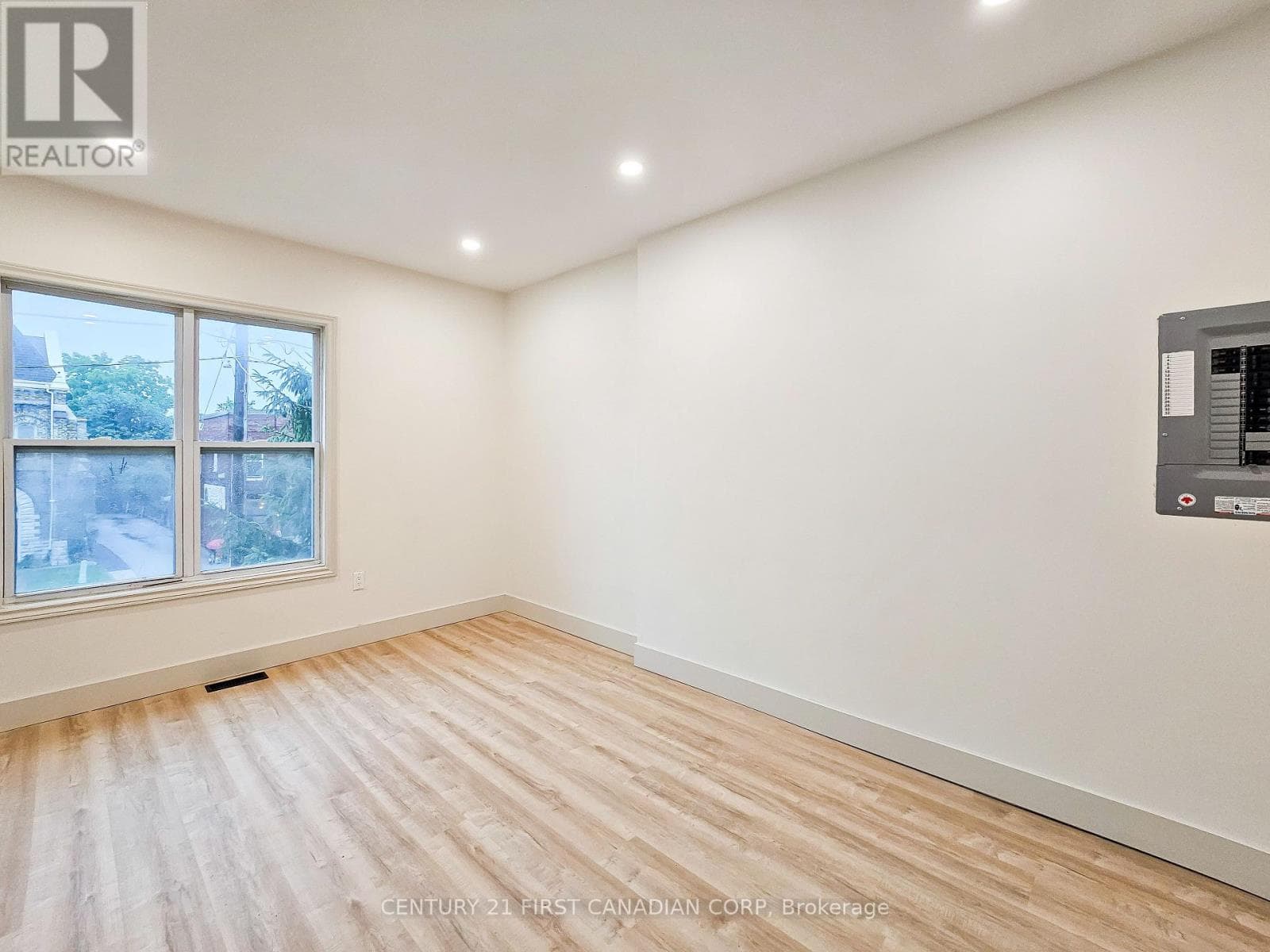 Multi-family at Apt 2- 859 Dundas Street, London East (East L), Ontario - Photo 7 - RE/MAX Garden City Realty