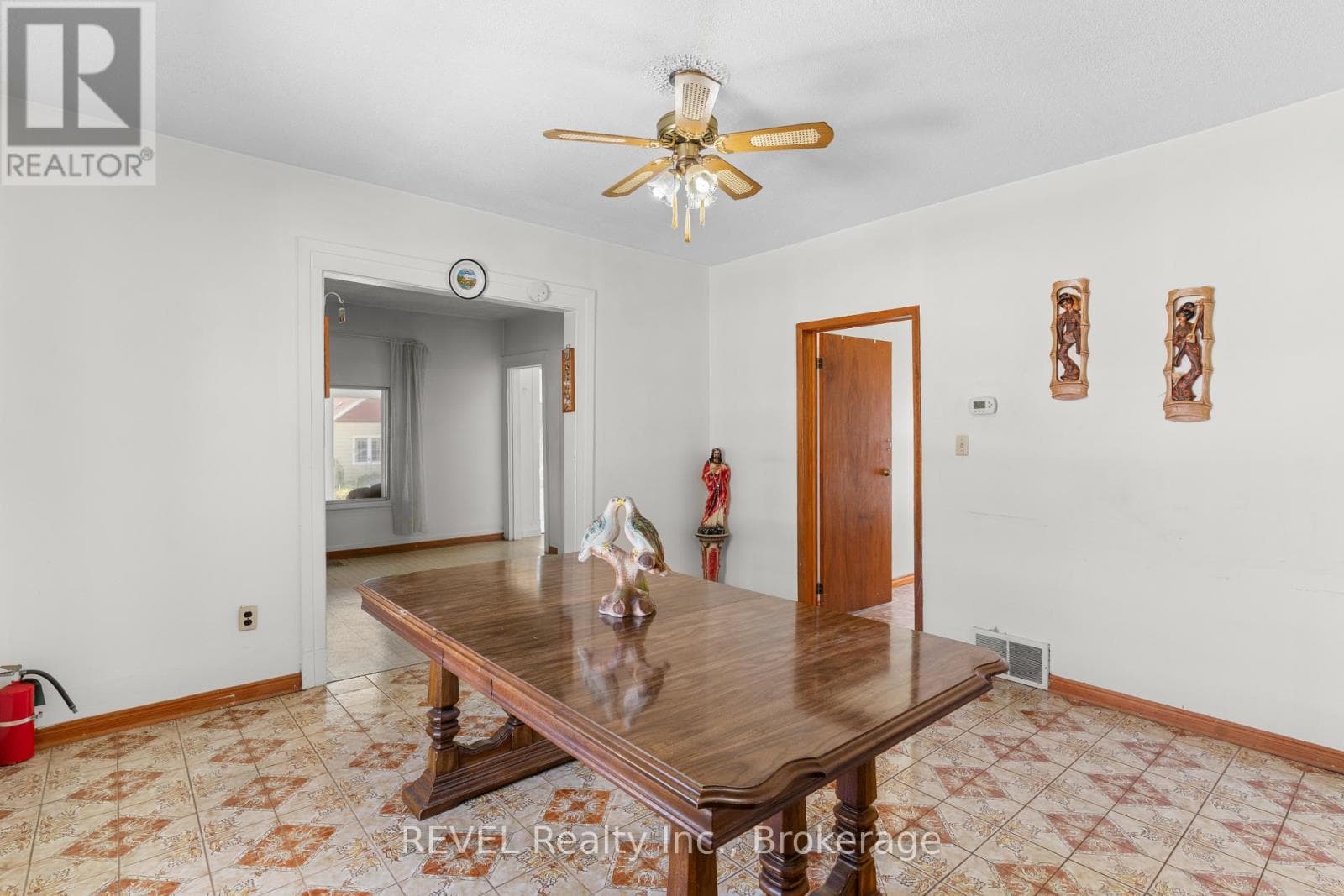 Single Family at 6401 Taylor Street, Niagara Falls (Dorchester), Ontario - Photo 10 - RE/MAX Garden City Realty