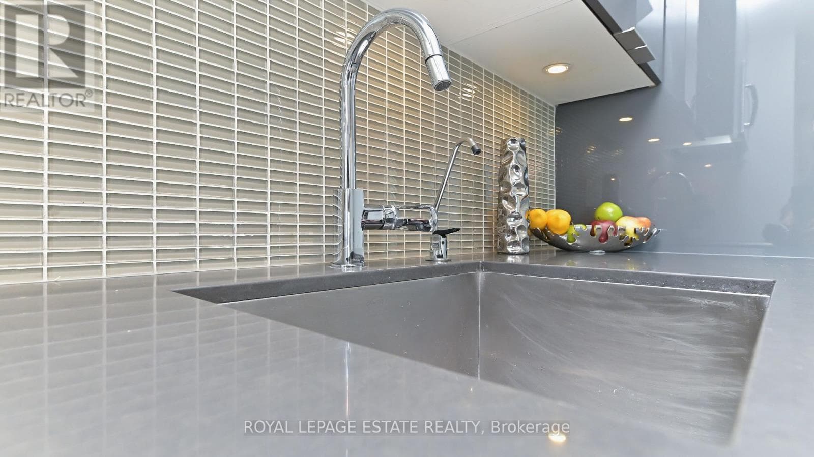 Single Family at 2901- 33 Shore Breeze Drive, Toronto (Mimico), Ontario - Photo 6 - RE/MAX Garden City Realty
