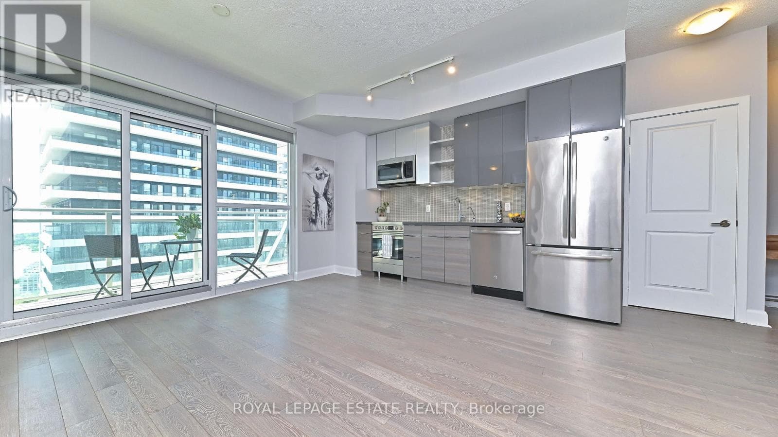 Single Family at 2901- 33 Shore Breeze Drive, Toronto (Mimico), Ontario - Photo 8 - RE/MAX Garden City Realty