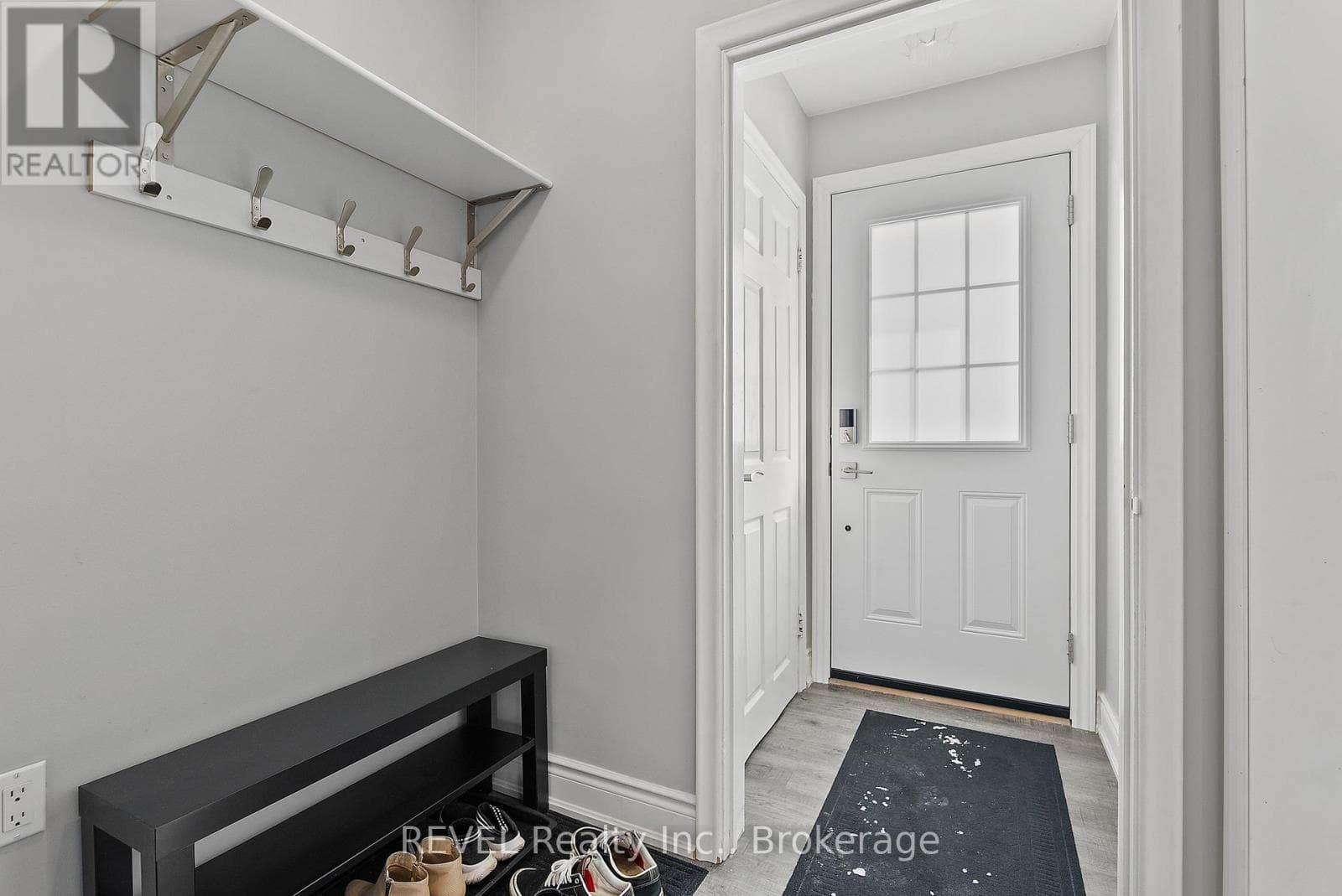 Single Family at Upper Unit- 8327 Parkway Drive, Niagara Falls (Chippawa), Ontario - Photo 4 - RE/MAX Garden City Realty