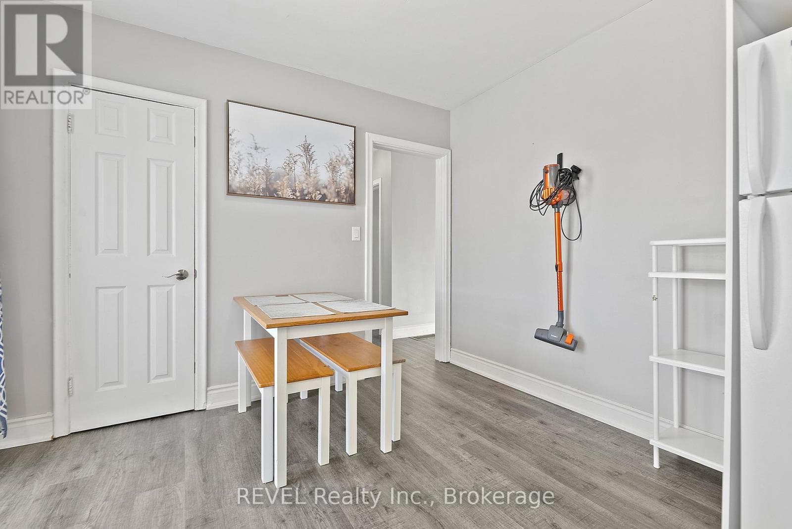 Single Family at Upper Unit- 8327 Parkway Drive, Niagara Falls (Chippawa), Ontario - Photo 9 - RE/MAX Garden City Realty
