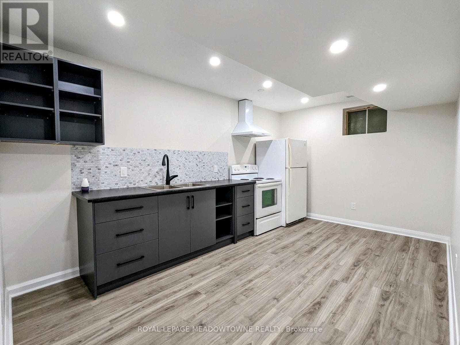Single Family at B- 737 Botany Hill Crescent, Newmarket (Huron Heights-Leslie Valley), Ontario - Photo 3 - RE/MAX Garden City Realty