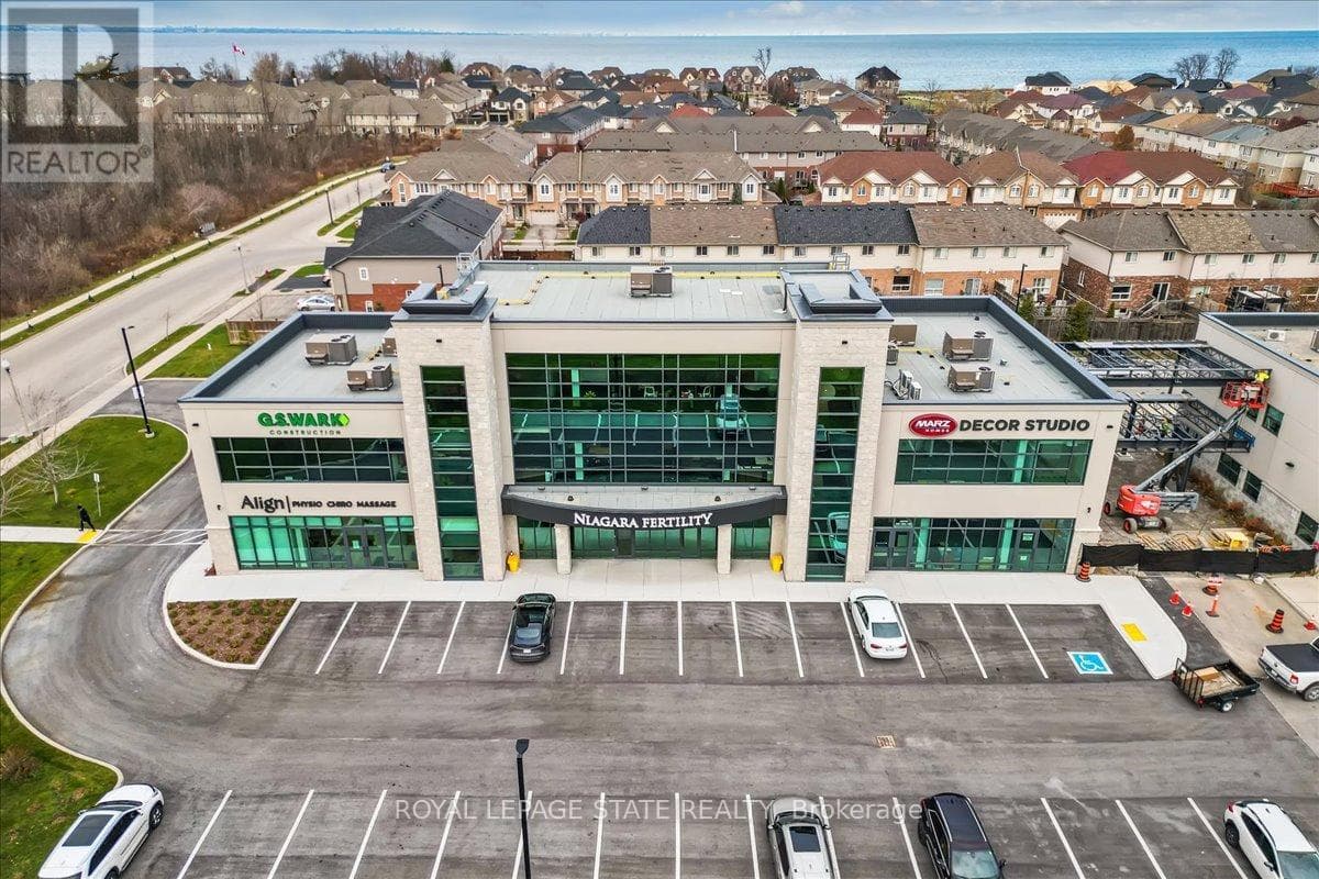 821 North Service Road
