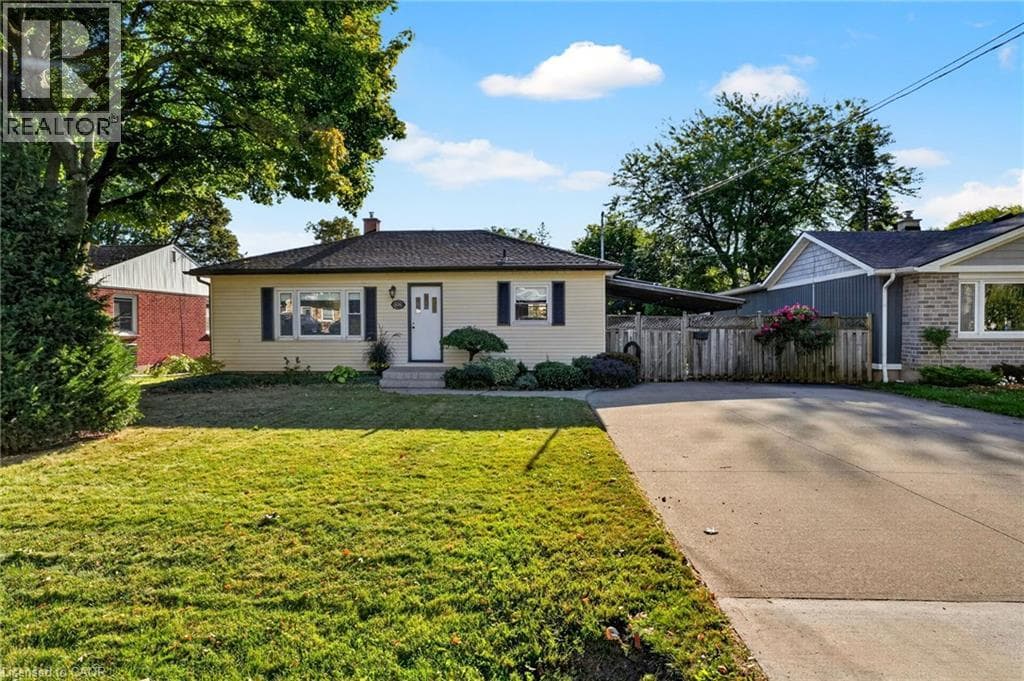 Single Family at 416 BARTLETT Avenue, Grimsby, Ontario - Photo 2 - RE/MAX Garden City Realty