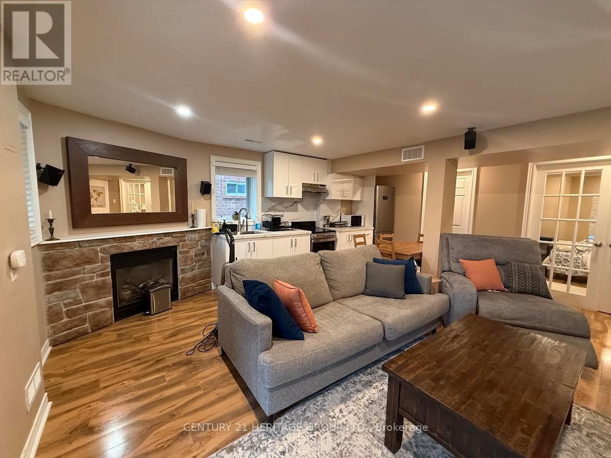 Single Family at Bsmt- 154 Hollandview Trail, Aurora (Bayview Wellington), Ontario - Photo 2 - RE/MAX Garden City Realty