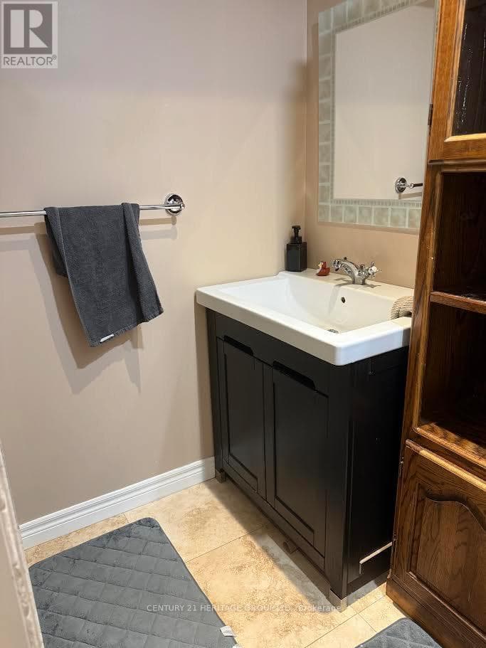 Single Family at Bsmt- 154 Hollandview Trail, Aurora (Bayview Wellington), Ontario - Photo 6 - RE/MAX Garden City Realty
