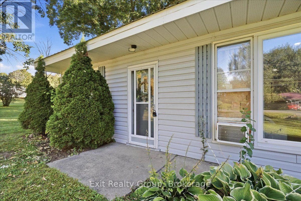 Single Family at 129 Harcourt Road, Quinte West (Murray Ward), Ontario - Photo 5 - RE/MAX Garden City Realty