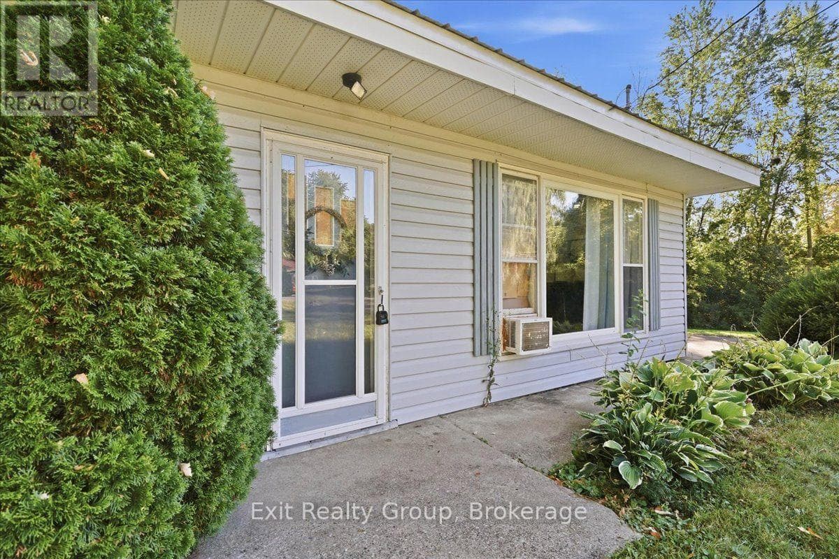Single Family at 129 Harcourt Road, Quinte West (Murray Ward), Ontario - Photo 6 - RE/MAX Garden City Realty