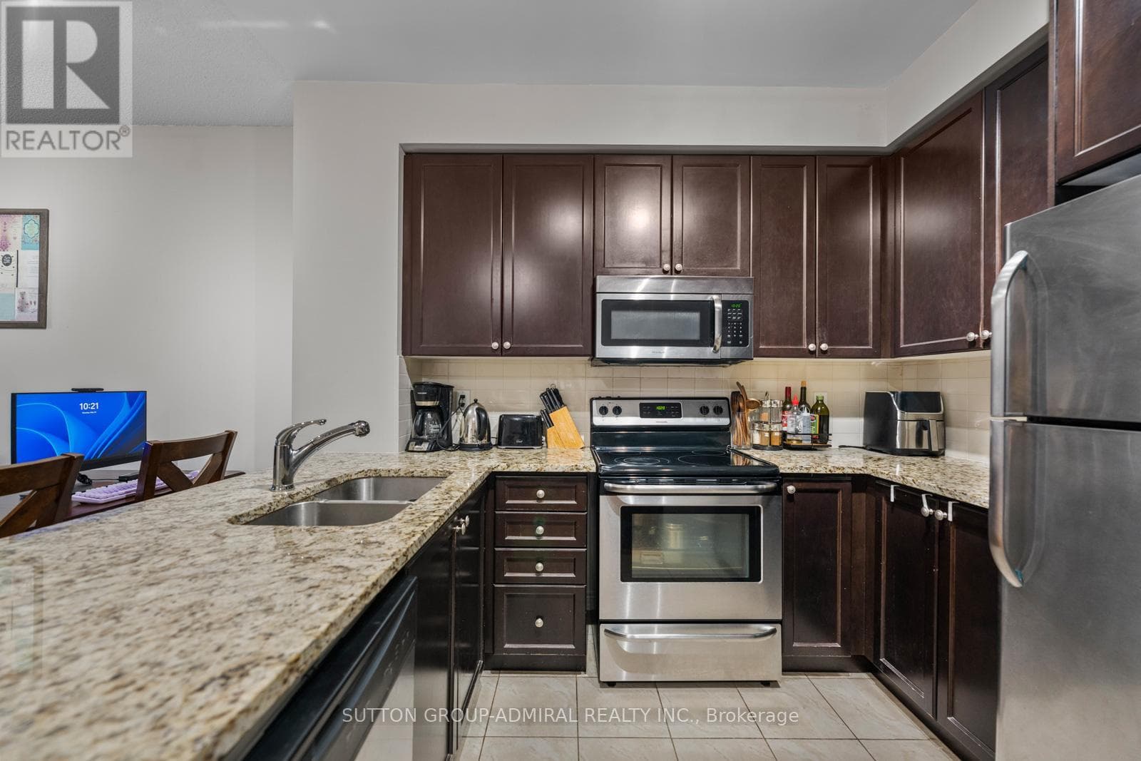 215- 9255 Jane Street