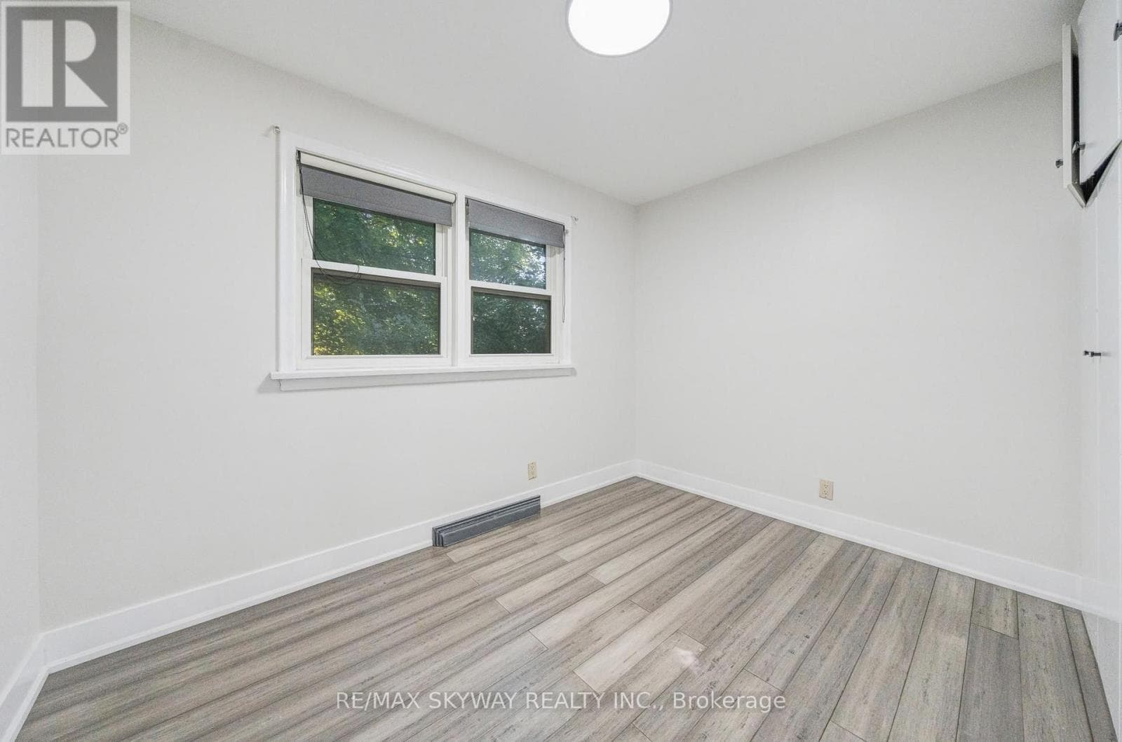 Single Family at 6604 Locus Avenue, Niagara Falls (Dorchester), Ontario - Photo 10 - RE/MAX Garden City Realty