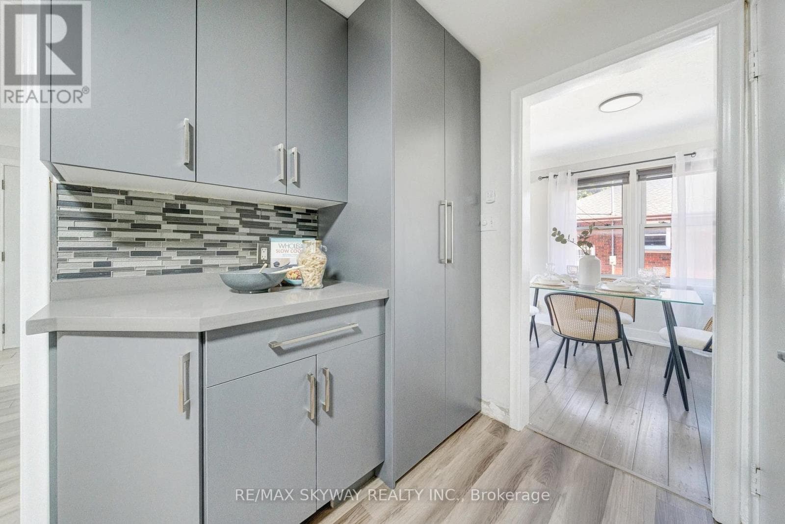 Single Family at 6604 Locus Avenue, Niagara Falls (Dorchester), Ontario - Photo 7 - RE/MAX Garden City Realty