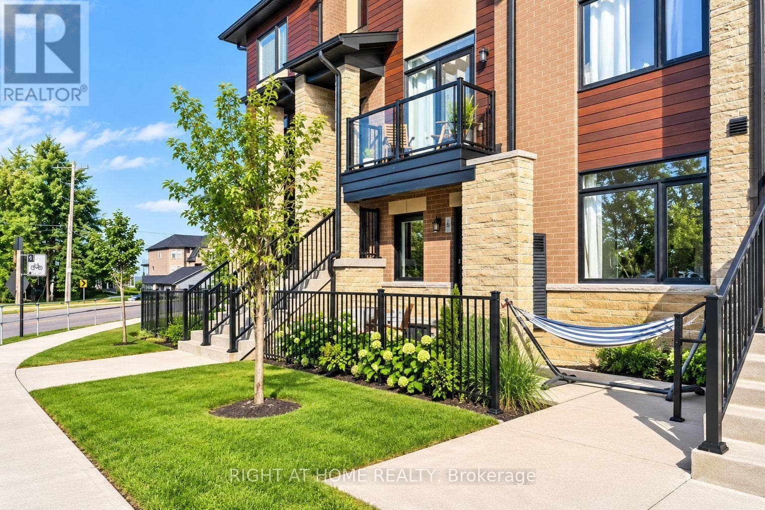 Single Family at 5- 590 North Service Road, Hamilton (Lakeshore), Ontario - Photo 7 - RE/MAX Garden City Realty