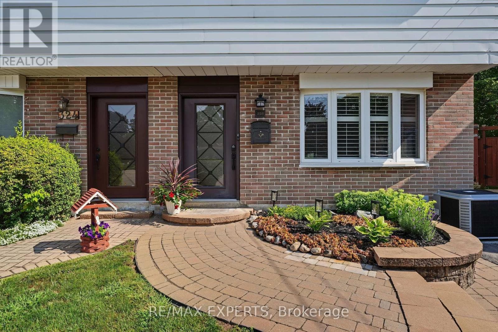Single Family at 326 Oakwood Court, Newmarket (Huron Heights-Leslie Valley), Ontario - Photo 6 - RE/MAX Garden City Realty