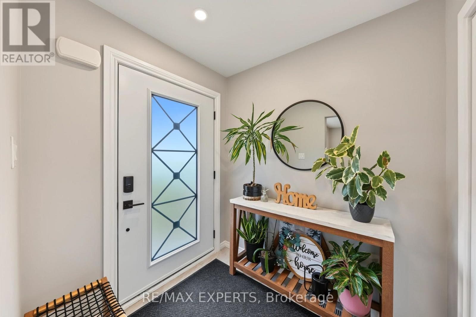 Single Family at 326 Oakwood Court, Newmarket (Huron Heights-Leslie Valley), Ontario - Photo 7 - RE/MAX Garden City Realty