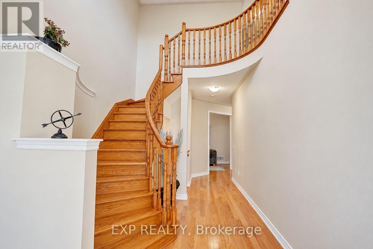 Single Family at 240 Aspenwood Drive, Newmarket (Woodland Hill), Ontario - Photo 4 - RE/MAX Garden City Realty