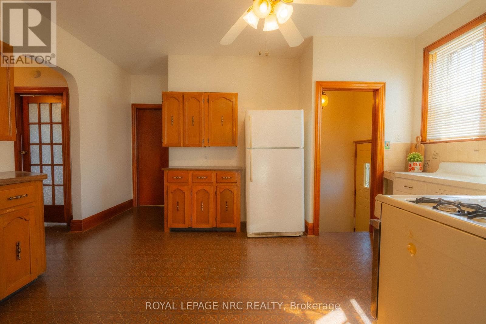 Single Family at 56 Lyons Avenue, Welland (Lincoln/Crowland), Ontario - Photo 10 - RE/MAX Garden City Realty