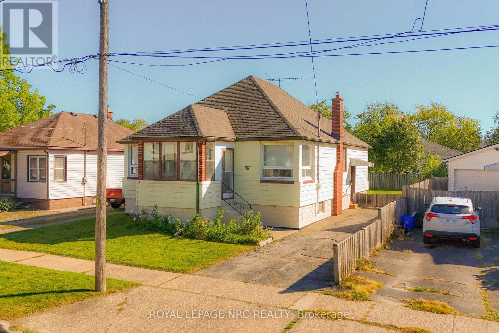 Single Family at 56 Lyons Avenue, Welland (Lincoln/Crowland), Ontario - Photo 2 - RE/MAX Garden City Realty
