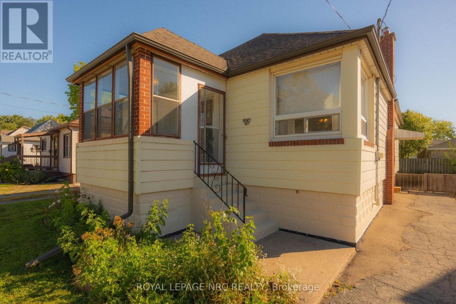 Single Family at 56 Lyons Avenue, Welland (Lincoln/Crowland), Ontario - Photo 3 - RE/MAX Garden City Realty