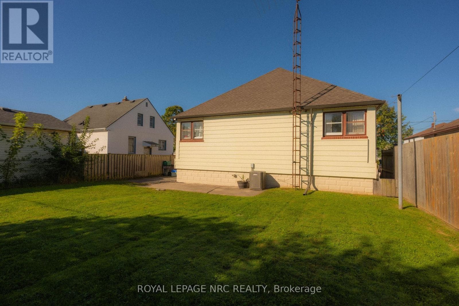 Single Family at 56 Lyons Avenue, Welland (Lincoln/Crowland), Ontario - Photo 6 - RE/MAX Garden City Realty