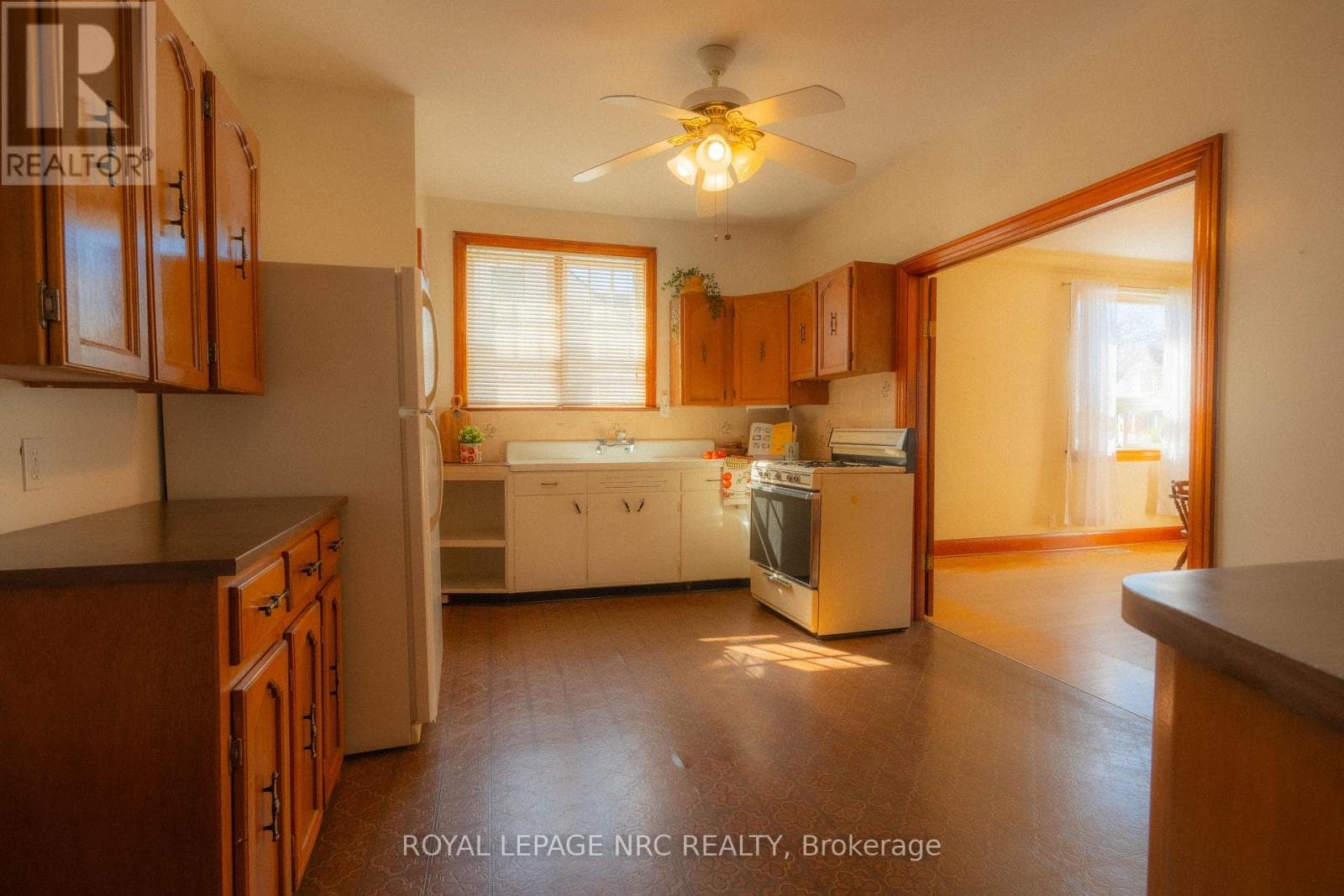 Single Family at 56 Lyons Avenue, Welland (Lincoln/Crowland), Ontario - Photo 7 - RE/MAX Garden City Realty