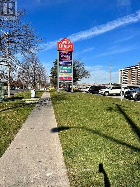 Single Family at 812- 3237 Bayview Avenue, Toronto (Bayview Woods-Steeles), Ontario - Photo 2 - RE/MAX Garden City Realty