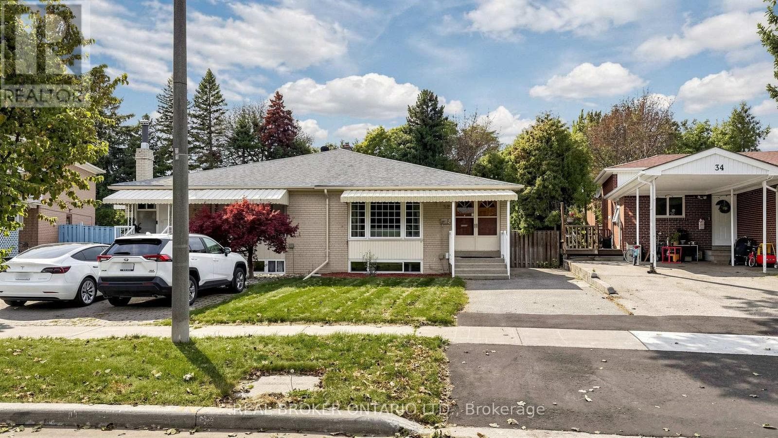 Single Family at 32 Cairnside Crescent, Toronto (Pleasant View), Ontario - Photo 3 - RE/MAX Garden City Realty