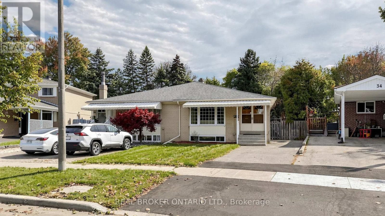 Single Family at 32 Cairnside Crescent, Toronto (Pleasant View), Ontario - Photo 4 - RE/MAX Garden City Realty