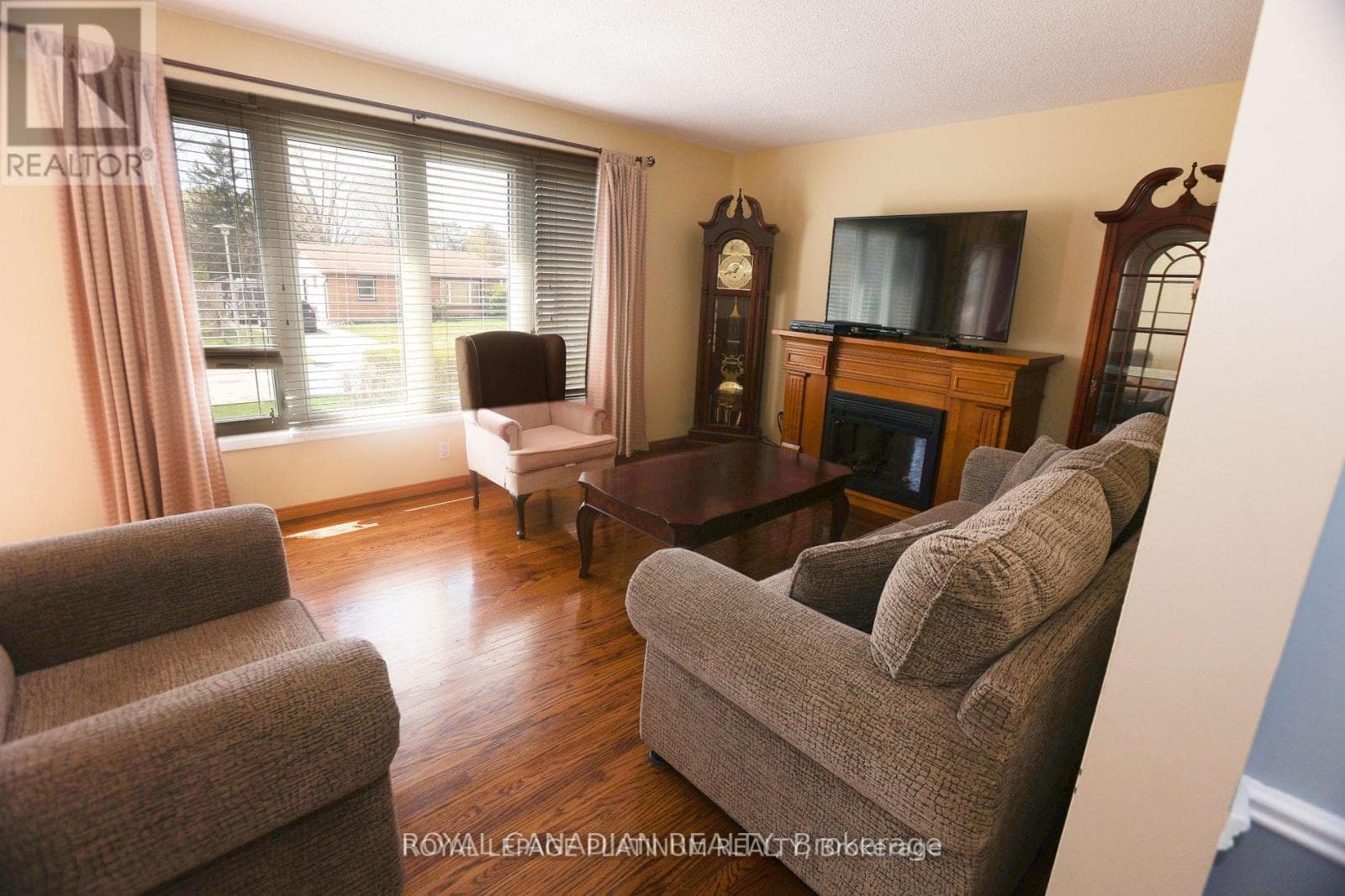 Single Family at 77 Culver Crescent, London East (East H), Ontario - Photo 10 - RE/MAX Garden City Realty