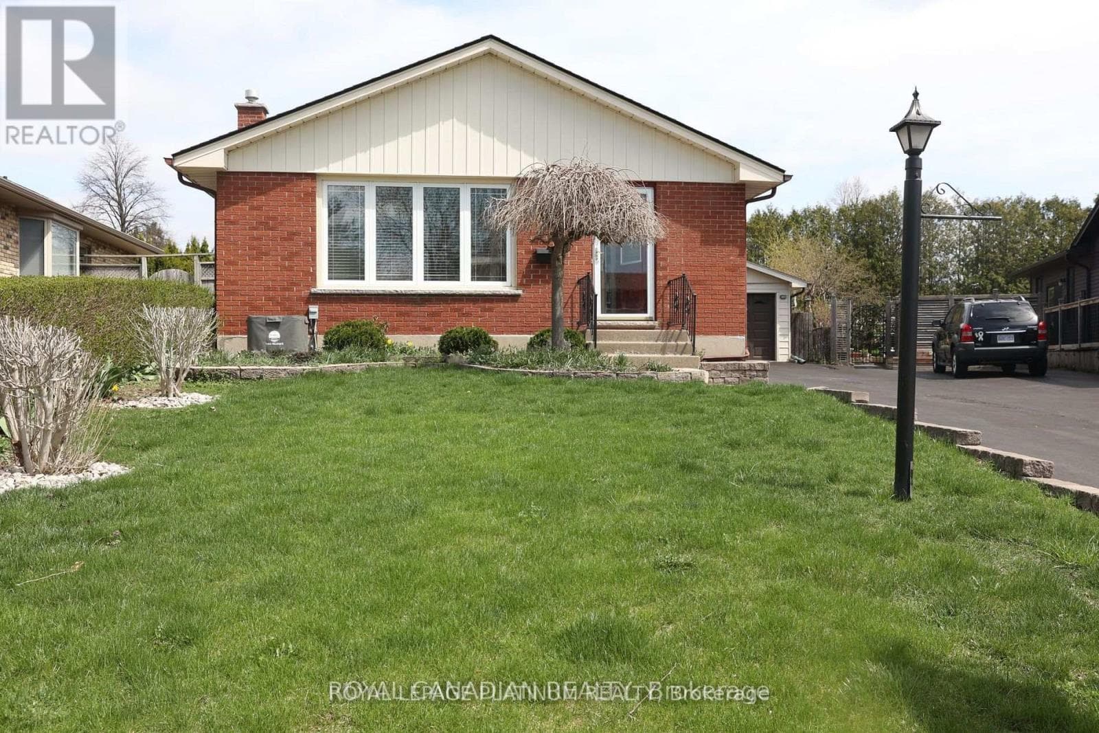 Single Family at 77 Culver Crescent, London East (East H), Ontario - Photo 2 - RE/MAX Garden City Realty