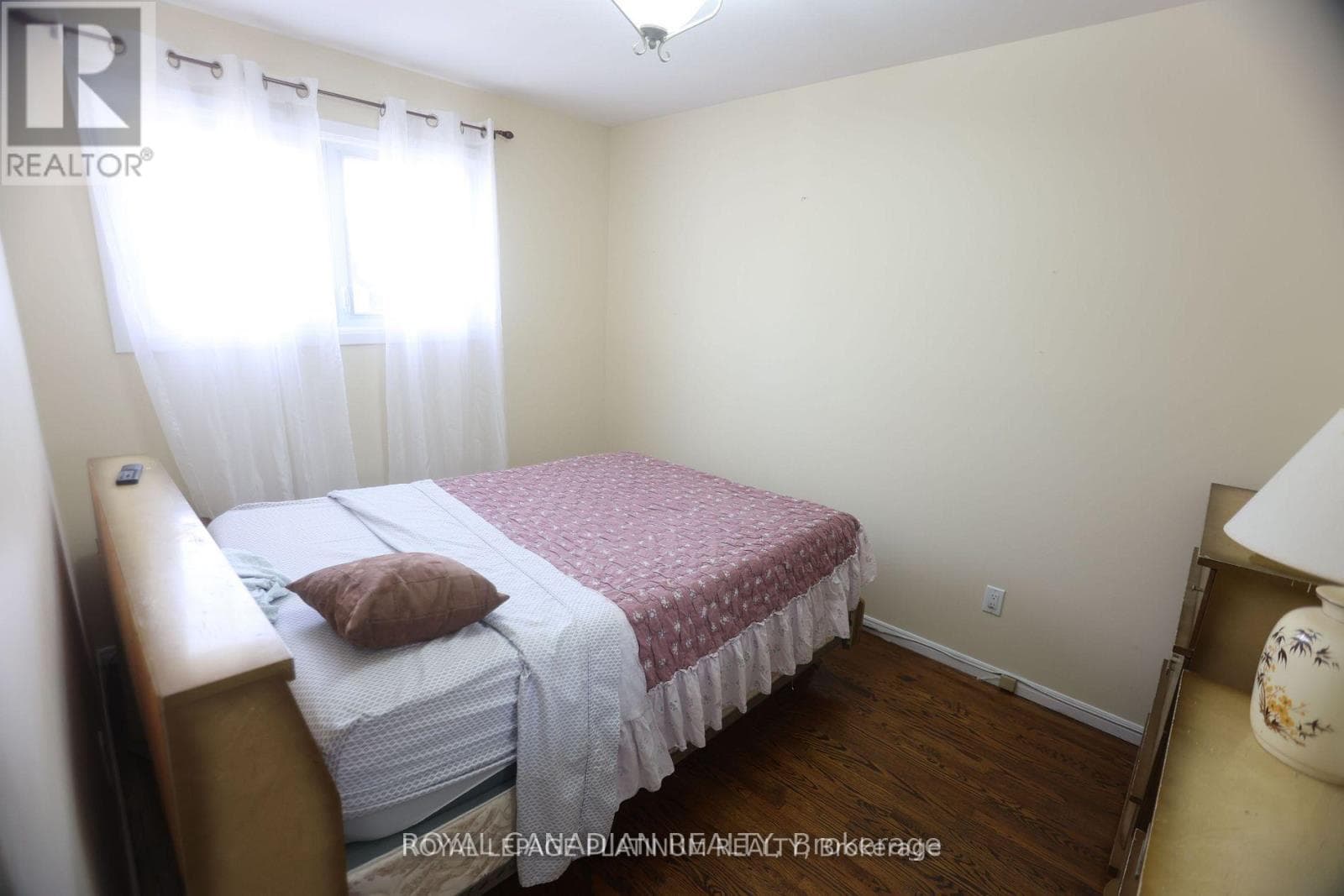 Single Family at 77 Culver Crescent, London East (East H), Ontario - Photo 4 - RE/MAX Garden City Realty